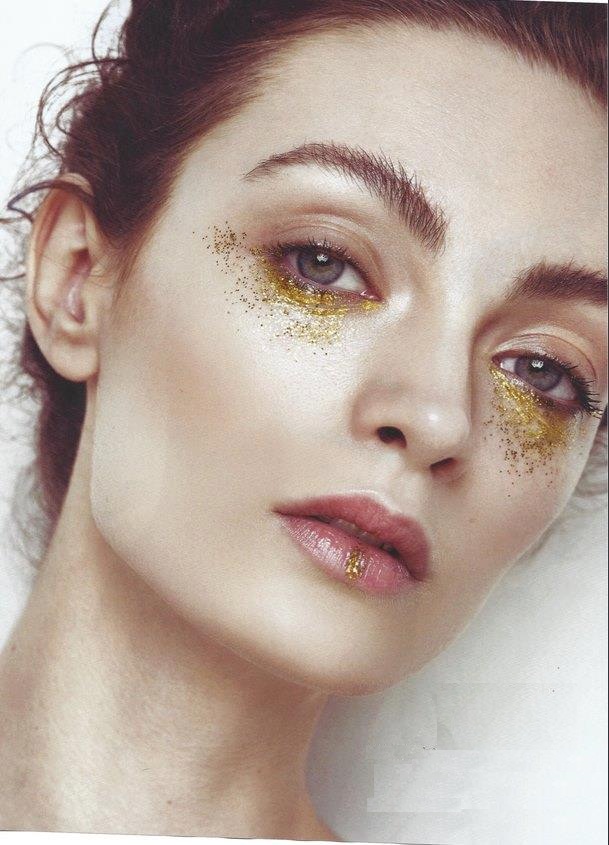 Жидкое золото: макияж с блеском и глиттером