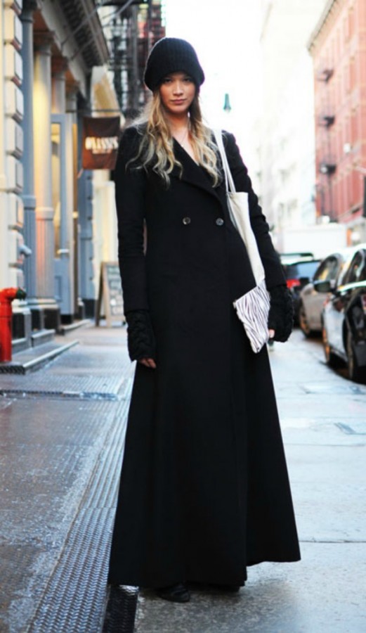 15 доказательств того, что черное пальто в пол — идеальная вещь