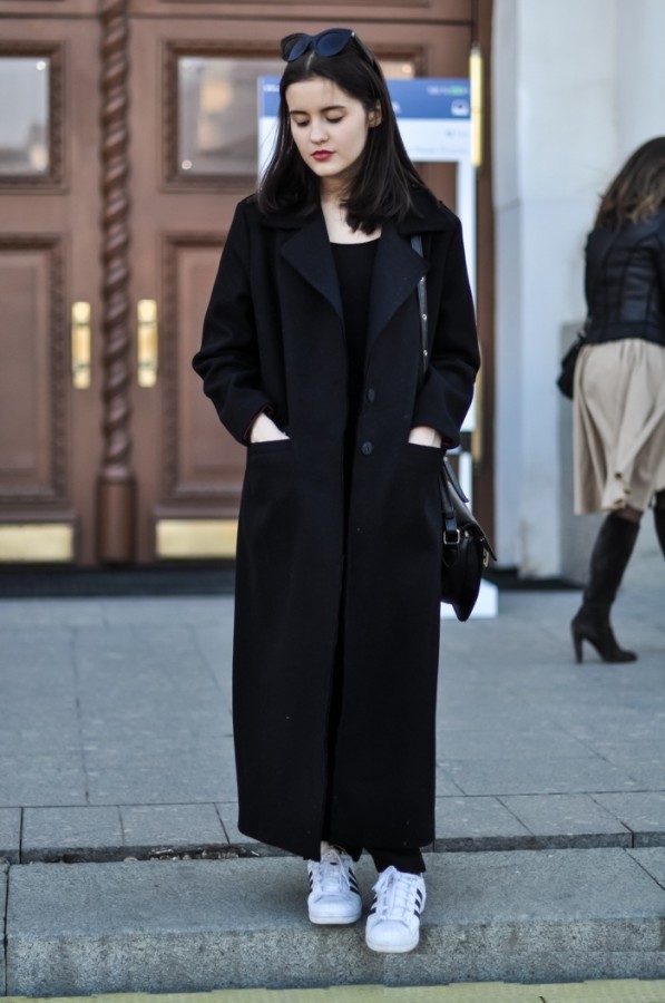 15 доказательств того, что черное пальто в пол — идеальная вещь