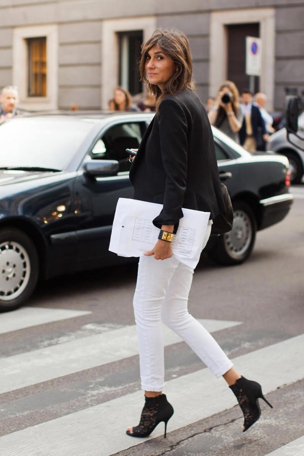 Белые брюки в осенних образах