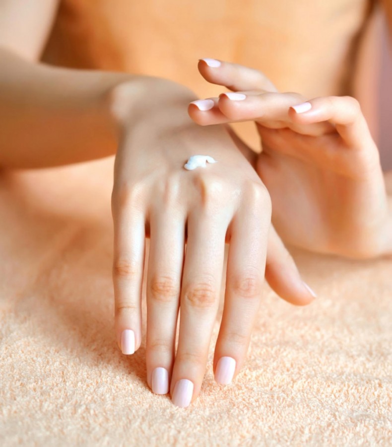 ​Как ухаживать за кожей рук зимой. Советы дерматолога