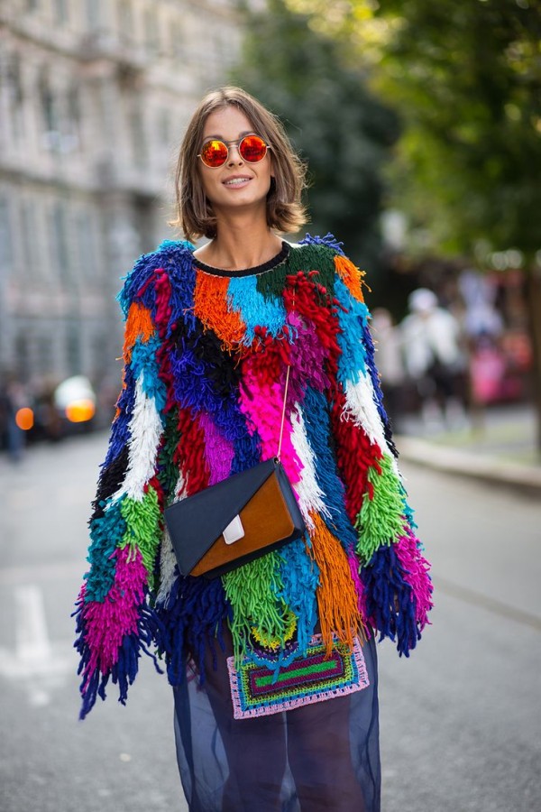 Необычный тренд: смешной свитер как модная деталь