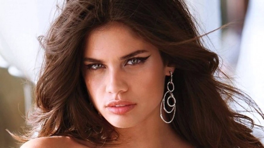 ​Красота по-гречески: бьюти-привычки и любимая косметика местных жительниц