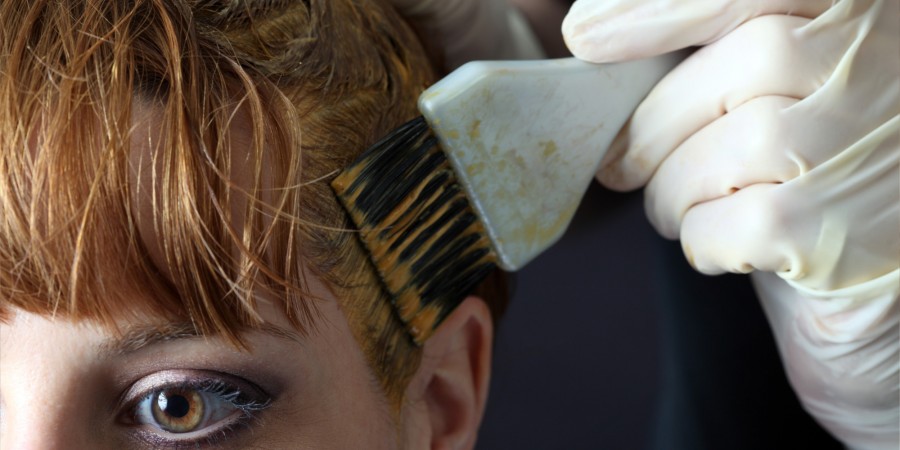 ​6 ошибок в окрашивании волос дома (и как их избежать)
