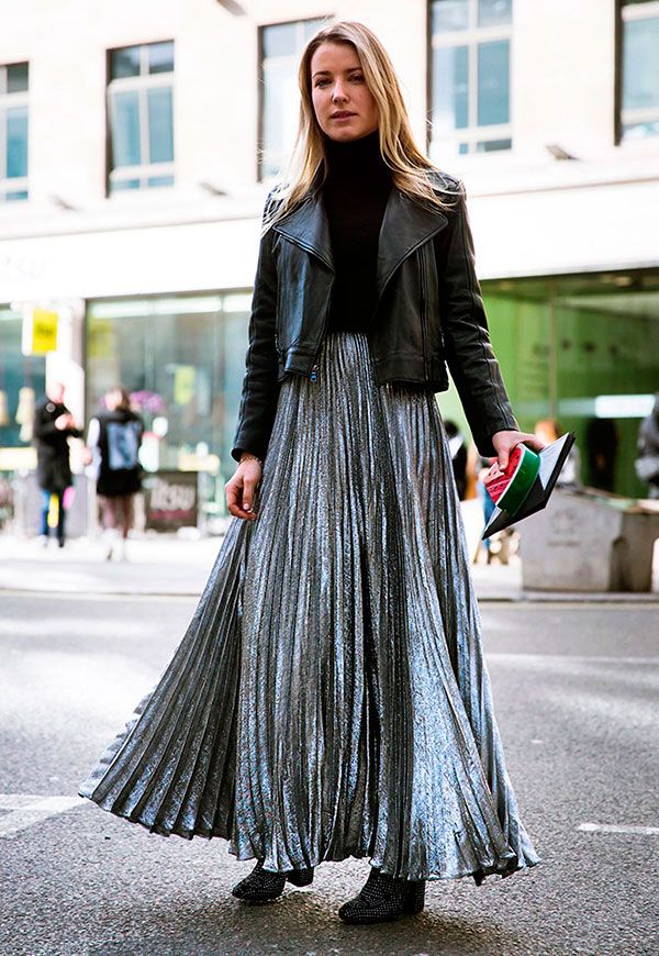 ​Идея для шоппинга: длинная юбка-металлик