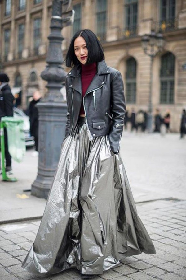 ​Идея для шоппинга: длинная юбка-металлик