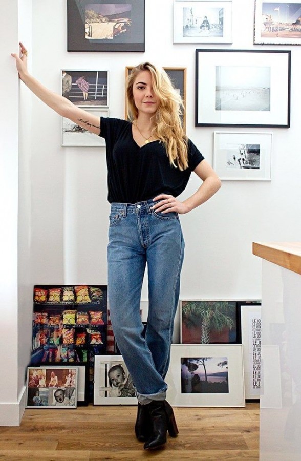 ​10 эффектных образов с классическими прямыми джинсами