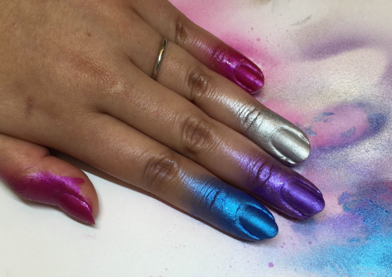 Первый лак для ногтей в виде аэрозоля Nails Inc Paint Can