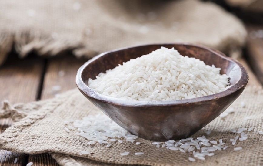 Очищение кожи рисовыми скрабами