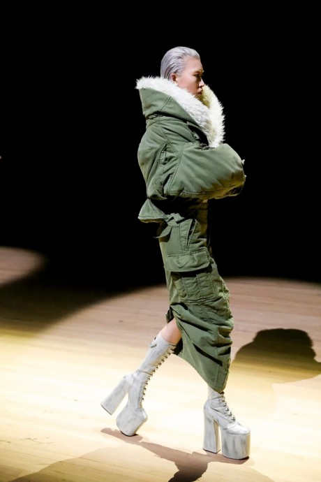 Коллекция Marc Jacobs Ready-To-Wear Весна-Лето 2023