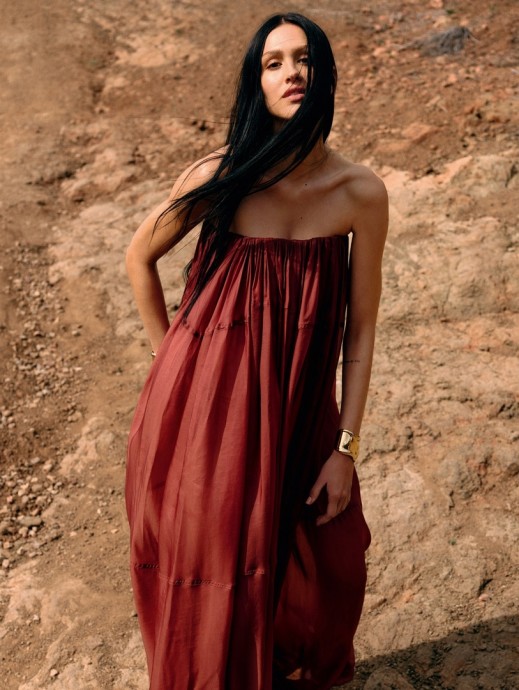 Зои Гроссман (Zoey Grossman) в фотосессии для журнала Vogue Arabia (2025) Зои Гроссман (Zoey Grossman) в фотосессии для журнала Vogue Arabia (2025)