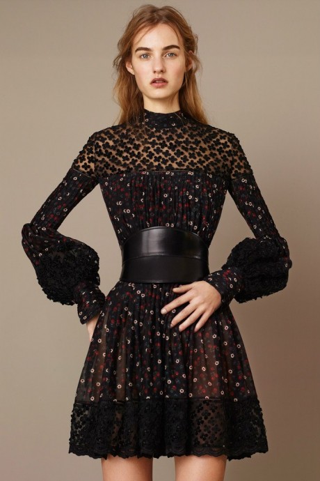 Модели коллекции Alexander McQueen