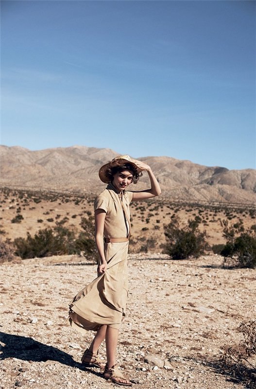 Arizona Muse fpr Vogue US by Peter Lindbergh