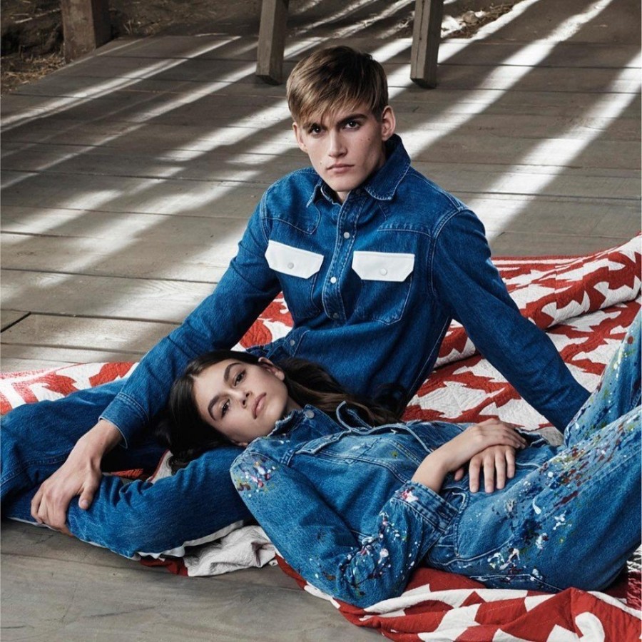 Кайя и Пресли Гербер в рекламной кампании Calvin Klein Jeans