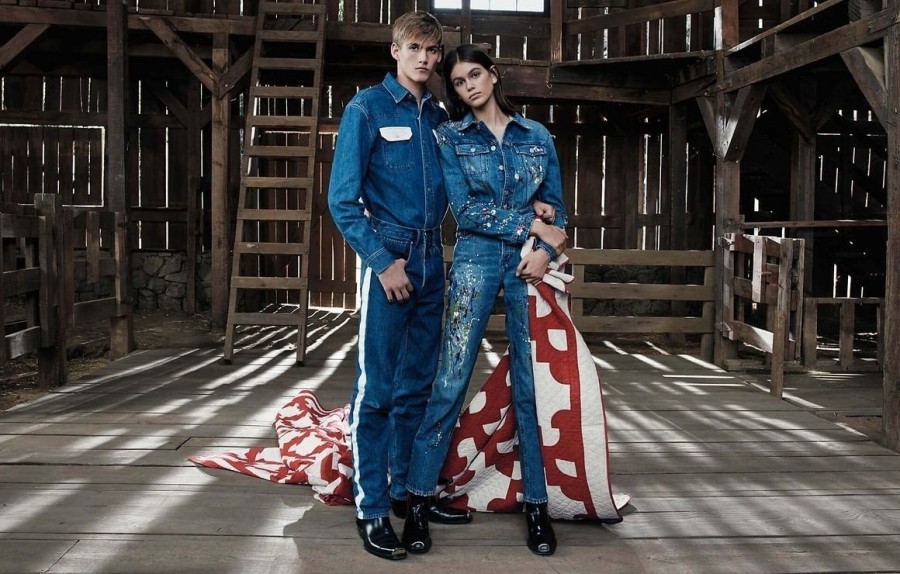 Кайя и Пресли Гербер в рекламной кампании Calvin Klein Jeans