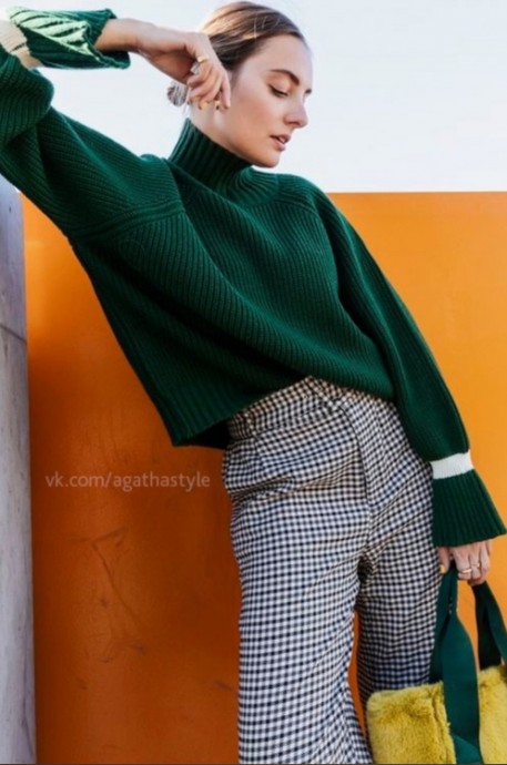 Зеленый свитер в посведневных образах
