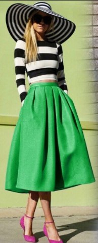 С чем красиво сочетать юбку зеленых оттенков.