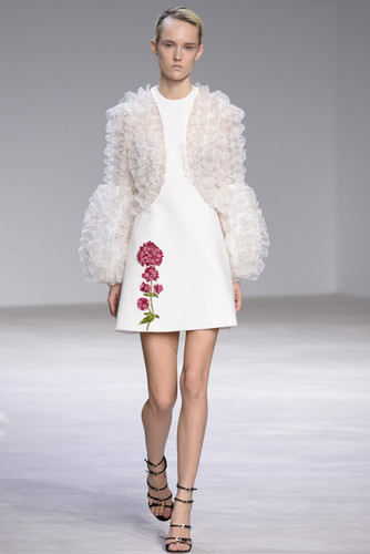 Модели коллекции Giambattista Valli.