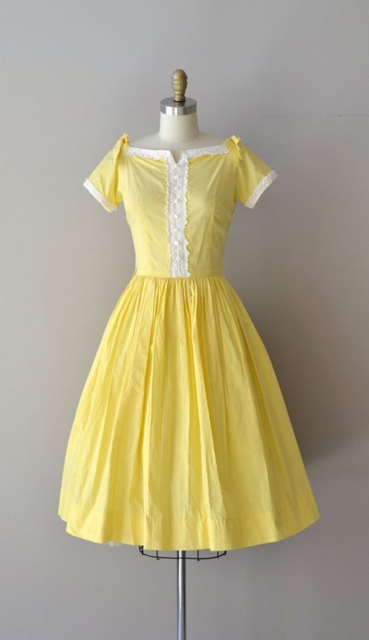 Желтые винтажные платья