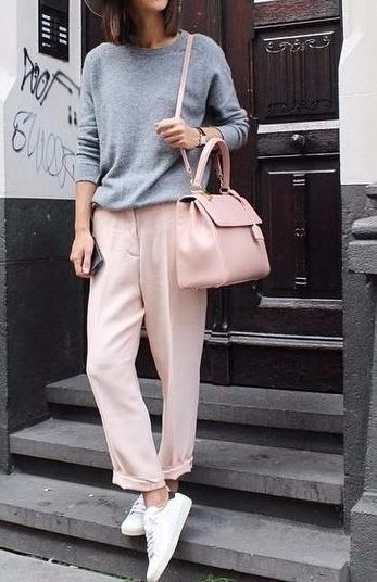 Розовый и серый цвета в одежде — сочетание свежести и легкости