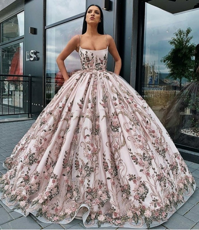 Lia Stubbla couture