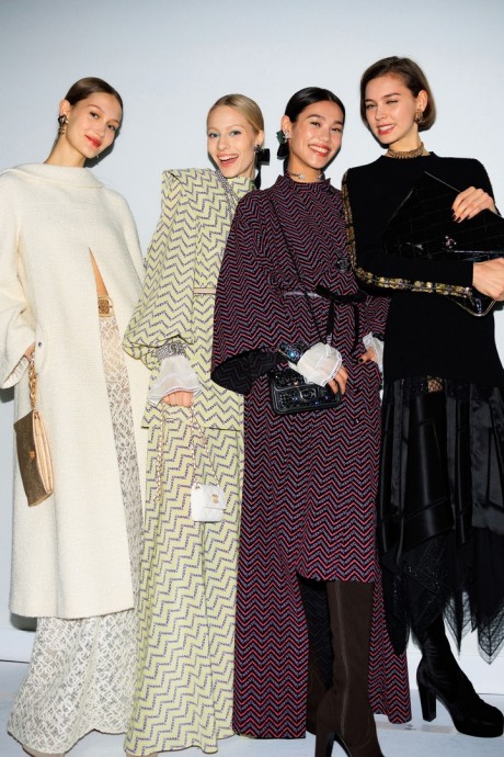 Высокая мода Backstage Chanel Fall-Winter 2024/25 RTW Collection