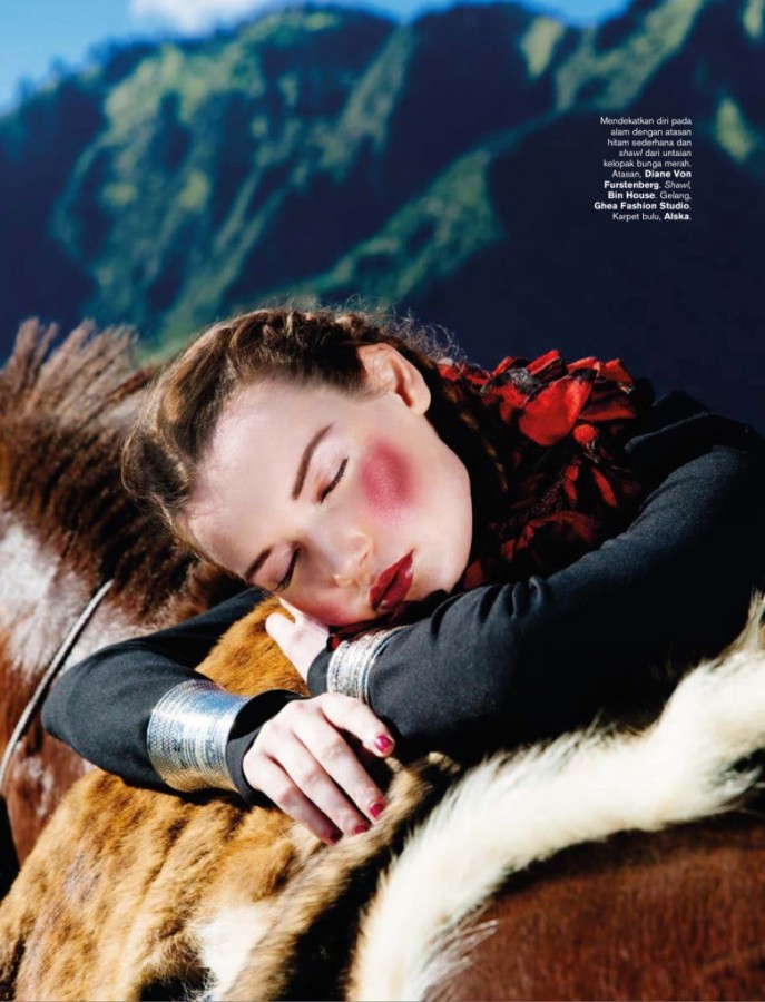 Kseniya Shapovalova by Nicoline Patricia Malina