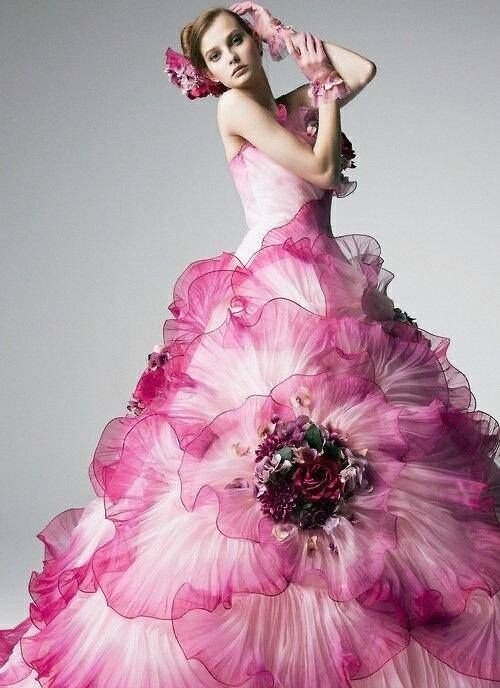 Цветочный мотив в шикарных платьях