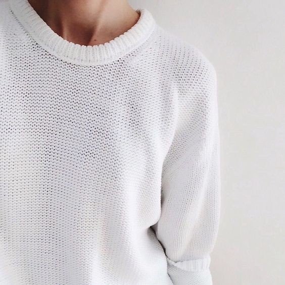 Стильные белоснежные свитера
