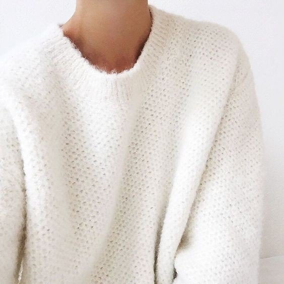 Стильные белоснежные свитера