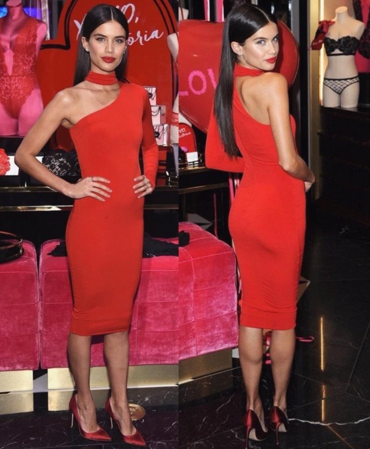 Яркие образы знаменитостей в стильных красных платьях