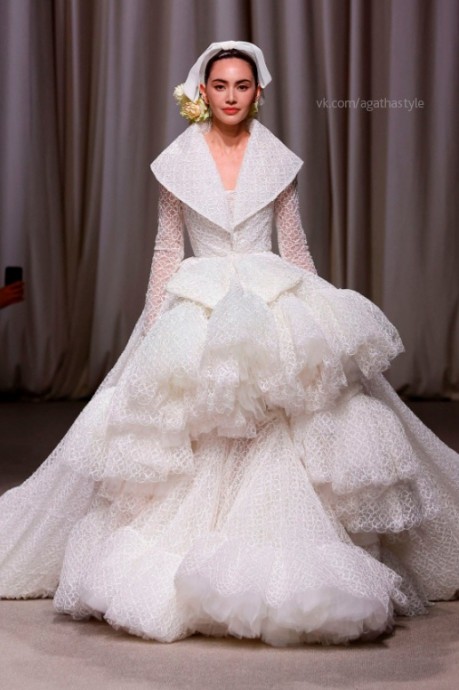 Коллекция Giambattista Valli Spring/Summer 2024 Haute Couture