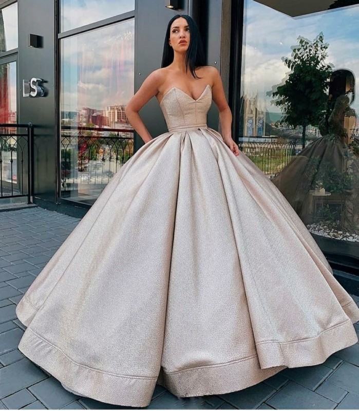 Lia Stubbla couture