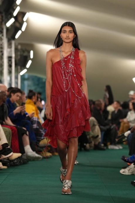 Коллекция Burberry Ready-To-Wear Весна-Лето 2024