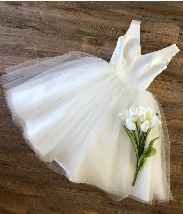 Легкие белые платья