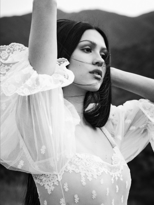 Зои Гроссман (Zoey Grossman) в фотосессии для журнала Vogue Arabia (2025) Зои Гроссман (Zoey Grossman) в фотосессии для журнала Vogue Arabia (2025)