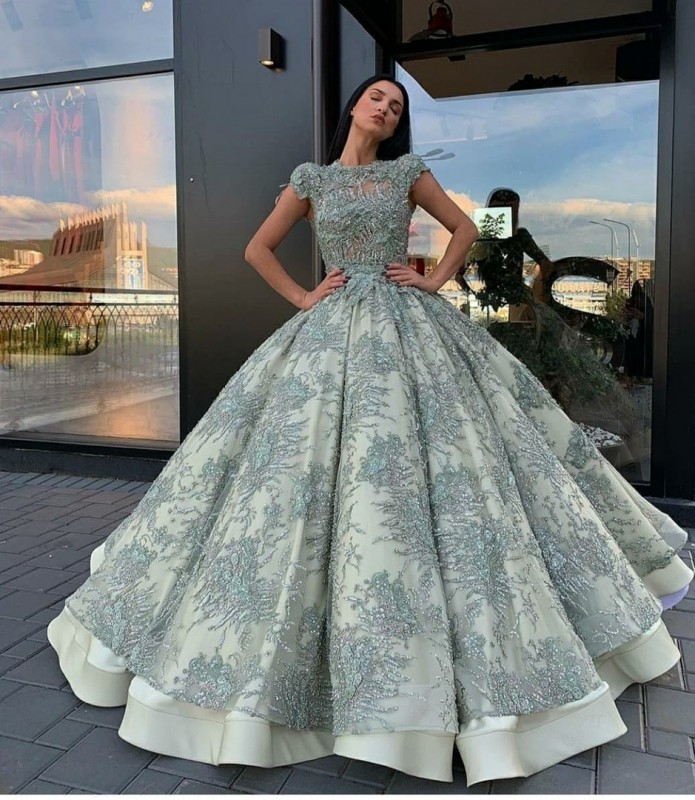 Lia Stubbla couture