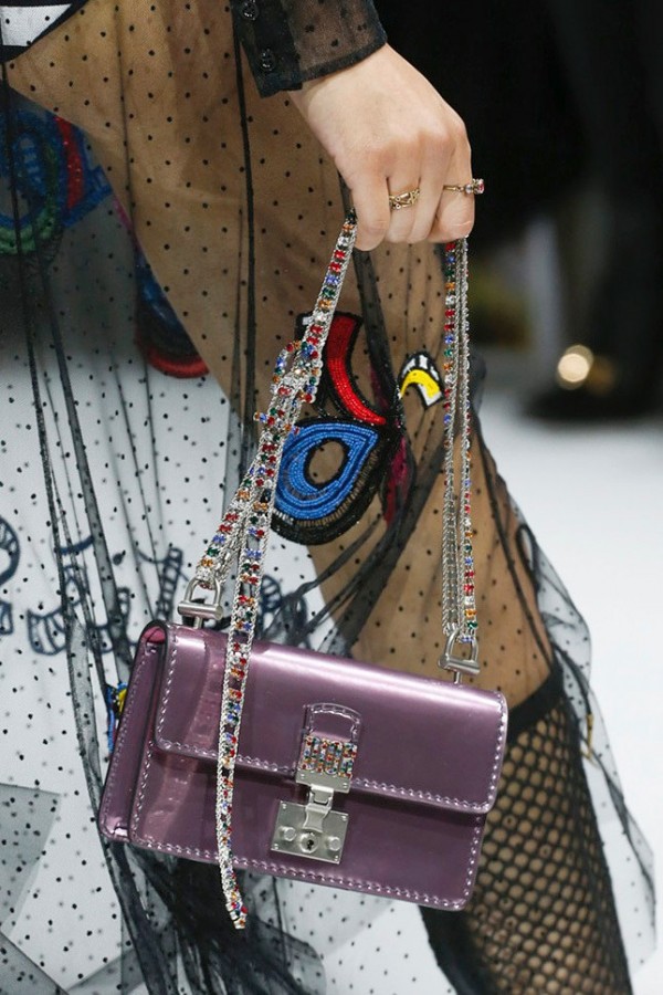 Look! Яркие сумочки Christian Dior !