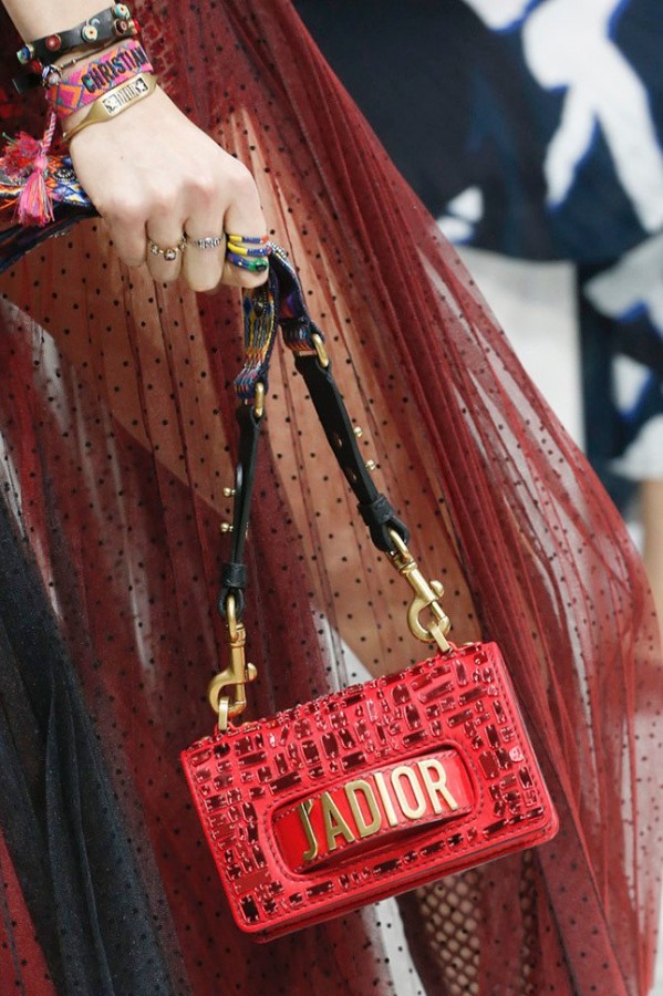 Look! Яркие сумочки Christian Dior !
