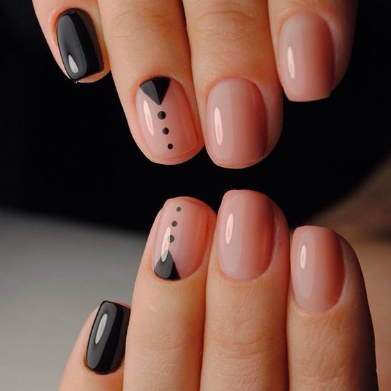 Минималистичный nail-дизайн в чёрно-бежевых тонах!