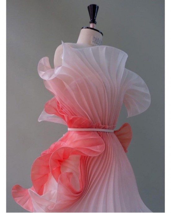 Для вас сегодня подборка великолепных дизайнерских платьев от Sara Mrad