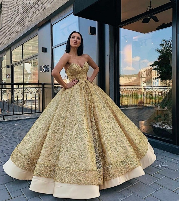Lia Stubbla couture