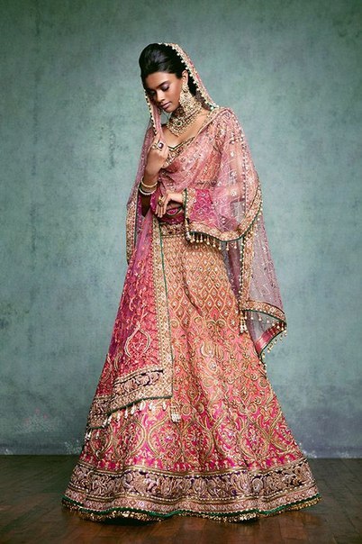 Индийские свадебные наряды невесты от Tarun Tahiliani
