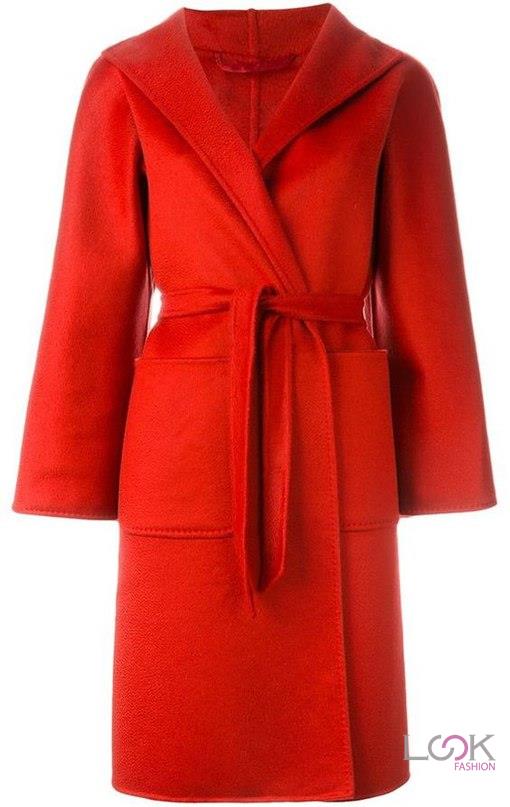 Look! Красное пальто!