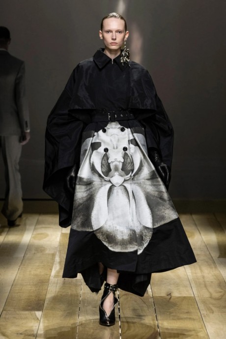 Обзор осенней коллекции Alexander McQueen 2023 ready-to-wear