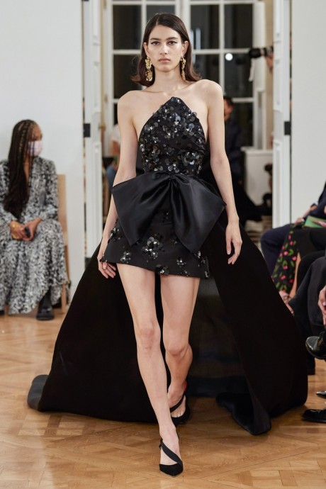 Коллекция Carolina Herrera Ready-To-Wear Весна-Лето 2022