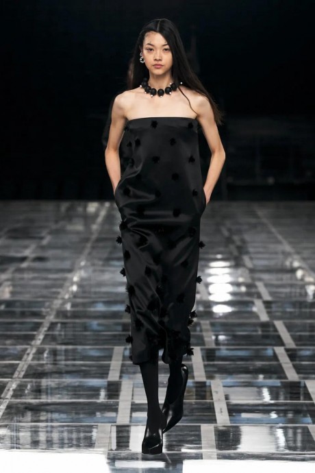 Многослойные образы в новой кoллекции Givenchy