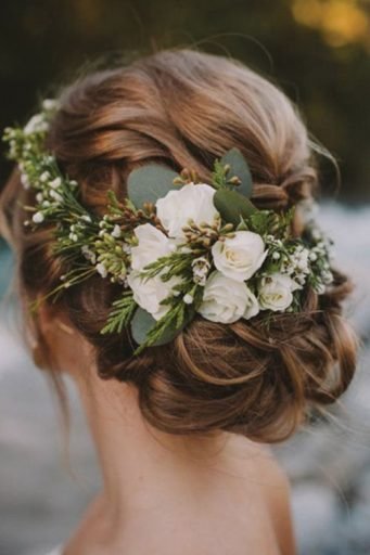 10 прекрасных причёсок для свадьбы