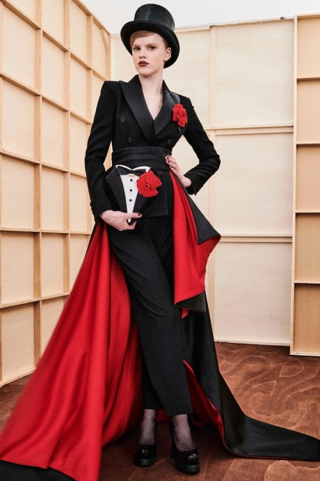 Обзор коллекции Moschino PRE-FALL 2024