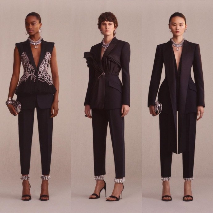 Модели коллекции Alexander McQueen
